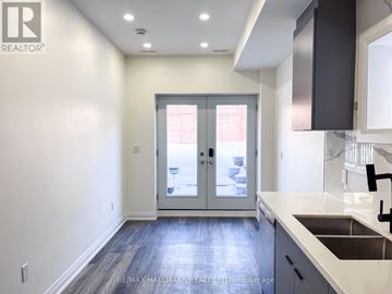 Richmond Hill (Mill Pond) apartment for rent - A kitchen with a sink and a window.