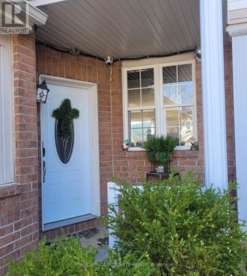 Ottawa townhouse for rent - A white door with a glass window above it.