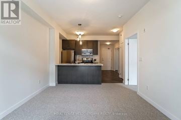 Oakville (Wm Westmount) condo for rent - A spacious kitchen area with a bar counter and a refrigerator.