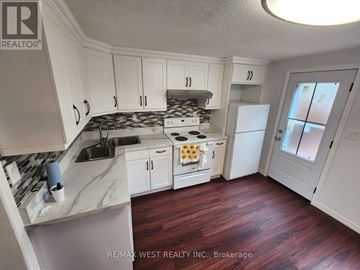 Windsor apartment for rent - A kitchen with white cabinets and a marble countertop.