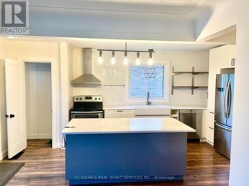 Hamilton (Hill Park) apartment for rent - A kitchen with a white island and a stainless steel dishwasher.