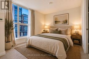Toronto (Birchcliffe-Cliffside) townhouse for rent - A bedroom with a large bed and a window overlooking a cityscape.