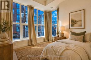 Toronto (Birchcliffe-Cliffside) townhouse for rent - A bedroom with a large bed and a window with curtains.