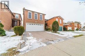 Toronto (Steeles) apartment for rent - A residential area with houses and a snow-covered driveway.