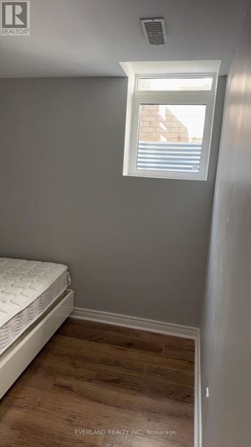 Richmond Hill (Rouge Woods) apartment for rent - A bedroom with a bed and a window.