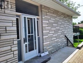 Toronto (Bendale) apartment for rent - A house with a glass door and a brick wall.