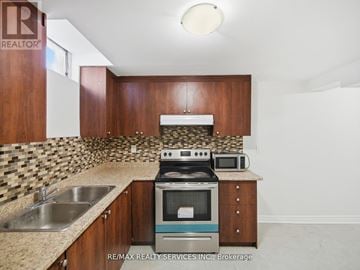 Brampton (Brampton West) apartment for rent - A kitchen with a stove top oven and microwave.