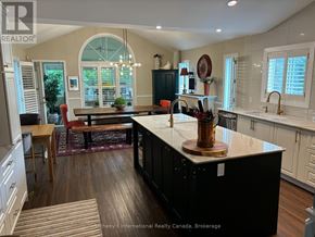 Collingwood apartment for rent - A kitchen with a black island and wooden floors.