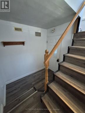 Barrie (South Shore) apartment for rent - A staircase with wooden steps and handrail.
