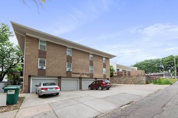 Kansas City apartment for rent - A building with the name Meadow Lake Park on it.