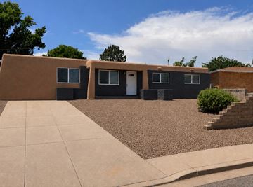 Albuquerque house for rent - 5981 Avenida La Barranca NW