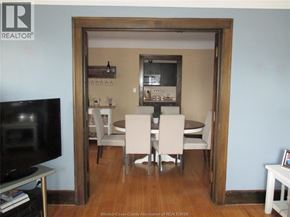 Windsor apartment for rent - A living room with a television and a dining table.
