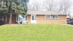 Newmarket (Huron Heights-Leslie Valley) apartment for rent - A house with a lawn in front of it.