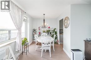 Hamilton apartment for rent - A dining room with a white table and chairs.