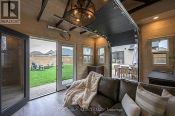 London North (North R) apartment for rent - A living room with a couch and a ceiling fan.