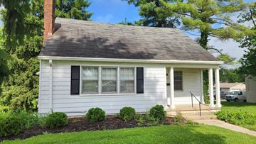 Cincinnati house for rent - 7771 Cheviot Ave | 4 Bed 2 Bath in White Oak