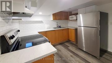 Richmond Hill (Crosby) apartment for rent - A kitchen with a refrigerator, microwave, and oven.