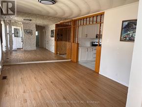 East Gwillimbury (Holland Landing) apartment for rent - A room with wooden floors and a wall with a picture frame on it.