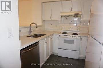 Markham (Unionville) townhouse for rent - A kitchen with white appliances and cabinets.