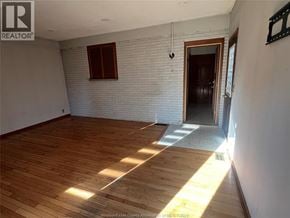 Windsor apartment for rent - A room with wooden flooring and a white brick wall.