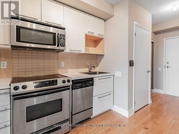 Toronto (Church-Yonge Corridor) condo for rent - A kitchen with a stove top oven and microwave above it.