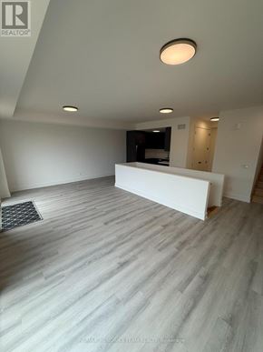 St. Catharines (Oakdale) townhouse for rent - A spacious room with a white reception desk and grey flooring.