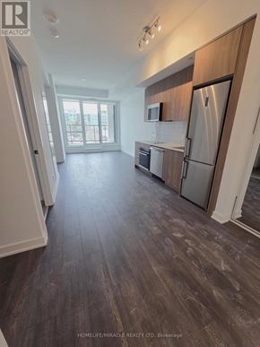 Toronto (Clairlea-Birchmount) condo for rent - A spacious kitchen with wooden floors and modern appliances.