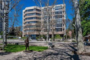 Hamilton (Durand) condo for rent - A large building with a statue in front of it.