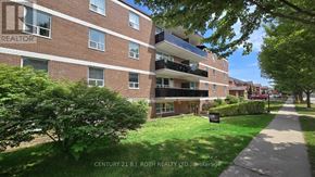 Barrie (Allandale) apartment for rent - A building with the sign "REALTOR" on the top left corner.