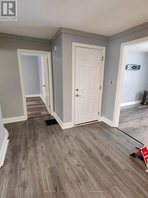 Orillia apartment for rent - A room with a white door and grey walls.