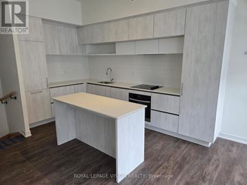 Richmond Hill townhouse for rent - A kitchen with a white countertop and cabinets.