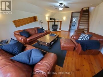 Collingwood apartment for rent - A living room with brown leather couches and a wooden coffee table.