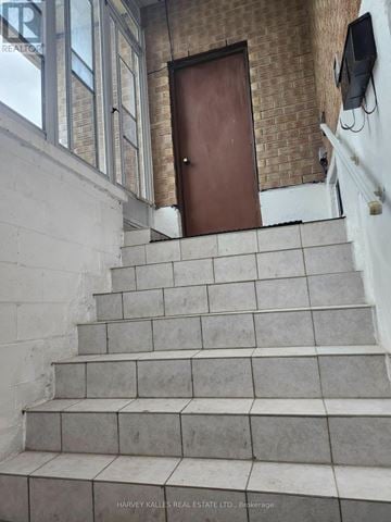 Brampton (Fletcher's Creek South) apartment for rent - A set of concrete stairs leads to a brown door.