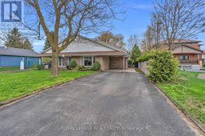 New Tecumseth (Alliston) apartment for rent - A residential area with a house and a driveway.