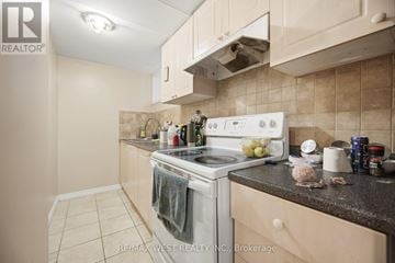 Mississauga (East Credit) apartment for rent - A kitchen with a white stove top oven and a white range hood.