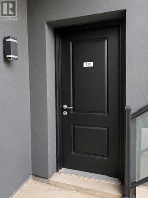 Niagara Falls (Oldfield) townhouse for rent - A black door with a number 120 on it.
