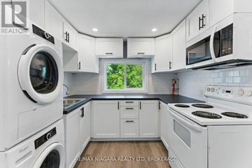Welland (Lincoln/Crowland) apartment for rent - A white kitchen with a washing machine on the left and a stove on the right.