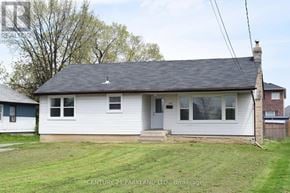 Toronto (L'amoreaux) apartment for rent - A small white house with a black roof and a chimney.