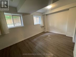 Cambridge townhouse for rent - A room with wooden flooring and two windows.