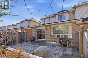 Oakville (Wm Westmount) townhouse for rent - A residential area with houses and a person working on a construction site.