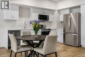 Chatham townhouse for rent - A modern kitchen with a table and chairs.