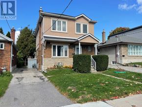 Toronto (Woodbine-Lumsden) apartment for rent - A house with a driveway in front of it.