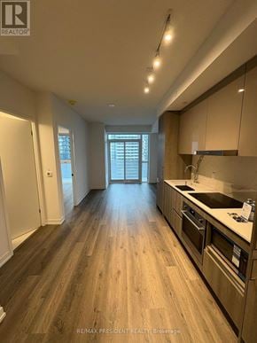 Vaughan (Vaughan Corporate Centre) condo for rent - A kitchen with wooden floors and a large window.