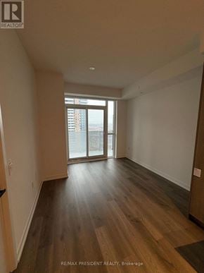 Vaughan (Vaughan Corporate Centre) condo for rent - A spacious room with wooden flooring and a large window.