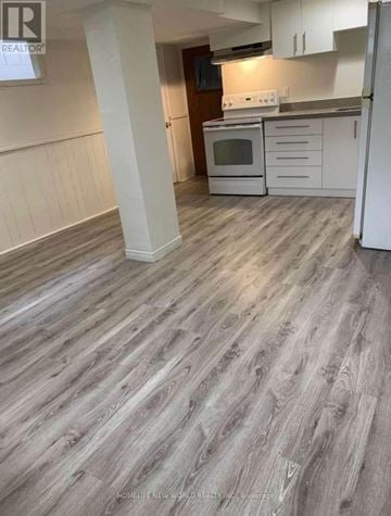 Toronto (Clairlea-Birchmount) apartment for rent - A kitchen with a white oven and white cabinets.