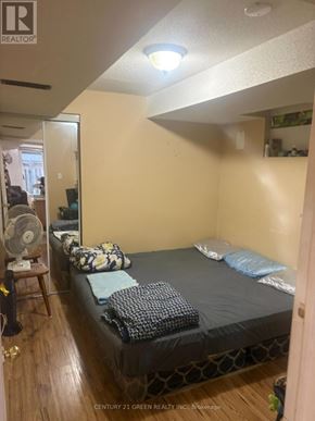 Mississauga (Meadowvale Village) apartment for rent - A bedroom with a bed, pillows, and a fan.