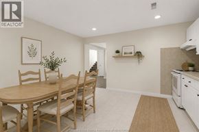 Windsor apartment for rent - A dining room with a table and chairs.
