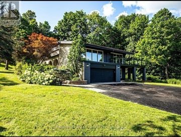 Caledon (Palgrave) apartment for rent - A modern house with a large driveway and a garage.