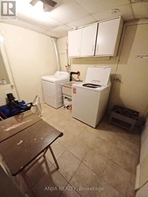 Toronto (Newtonbrook West) apartment for rent - A small room with a washing machine and a table.