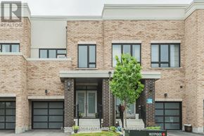 Richmond Hill (Oak Ridges Lake Wilcox) townhouse for rent - A brick house with a tree in front of it.